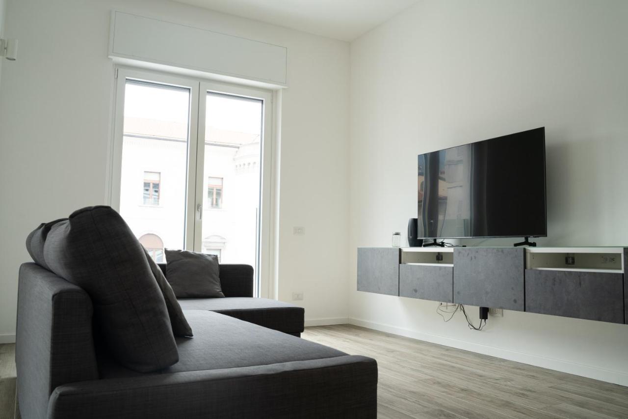 Piazza XX Settembre - Feel The Centre Apartment Lecco Exterior foto